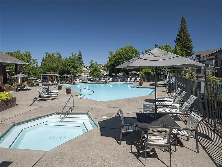 Deer Valley Apartment Homes — Photo 18