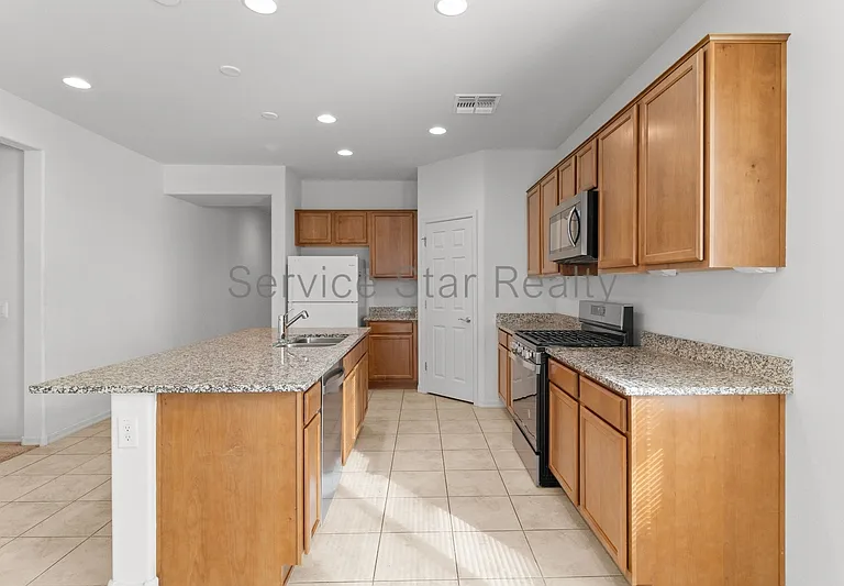 9031 W San Juan Ave — Photo 8