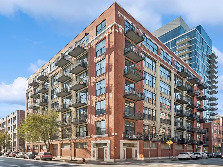 843 W Adams St #407 — Photo 1