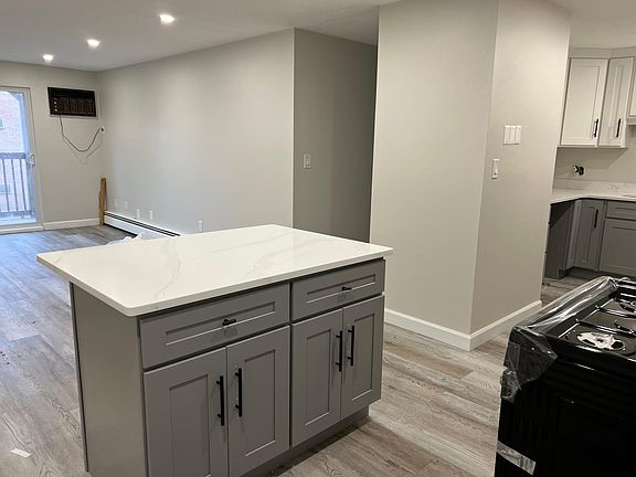 5th image of 7 Lancelot Ct APT 17
