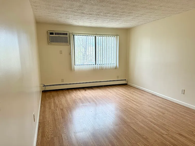 75 Log St #2B — Photo 8