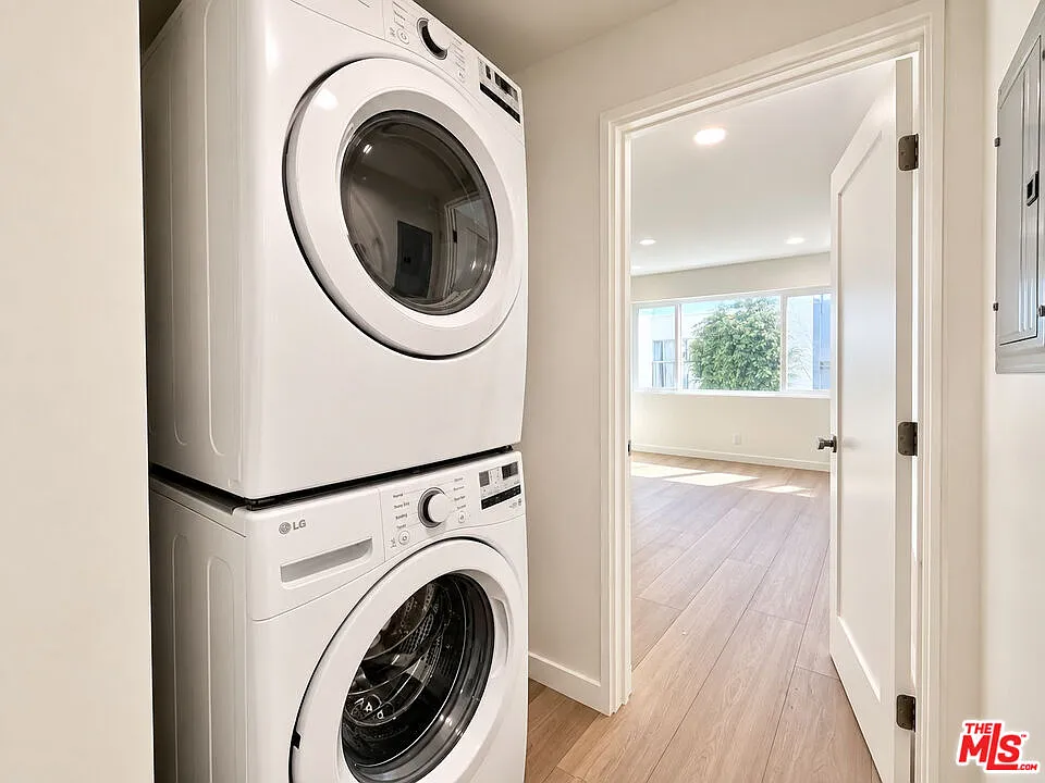 2 bed, 2.0 bath, $4,900 — Photo 3