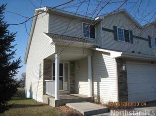 901 Kelly Ct, Chanhassen, MN 55317