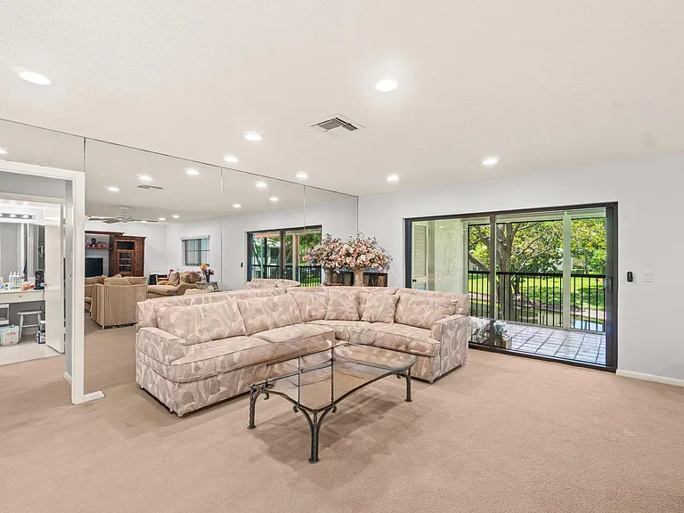 46 Stratford Ln W #D — Photo 10