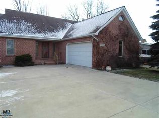 7277 Cardinal St, Algonac, MI 48001