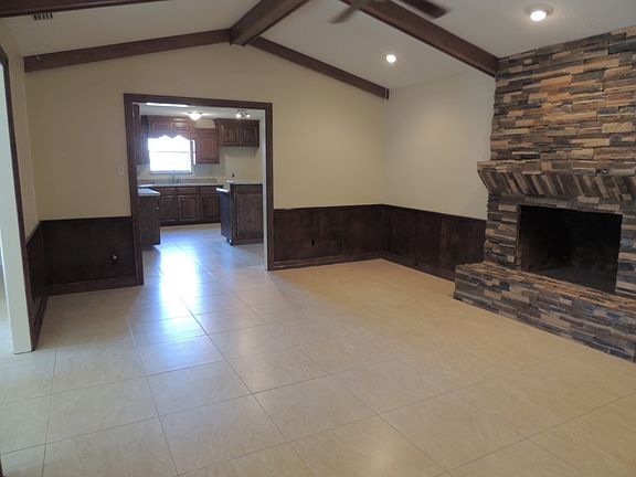 4th image of 2520 Harvey Dr