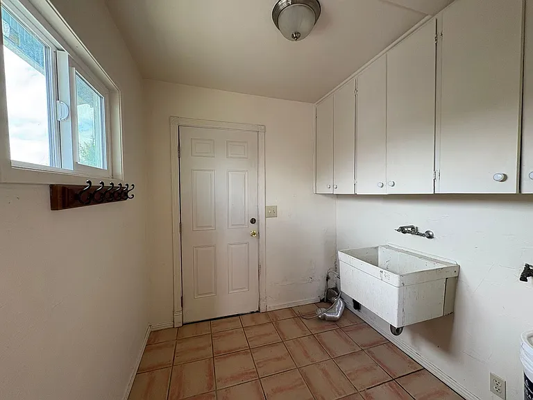 723 W Long St — Photo 2