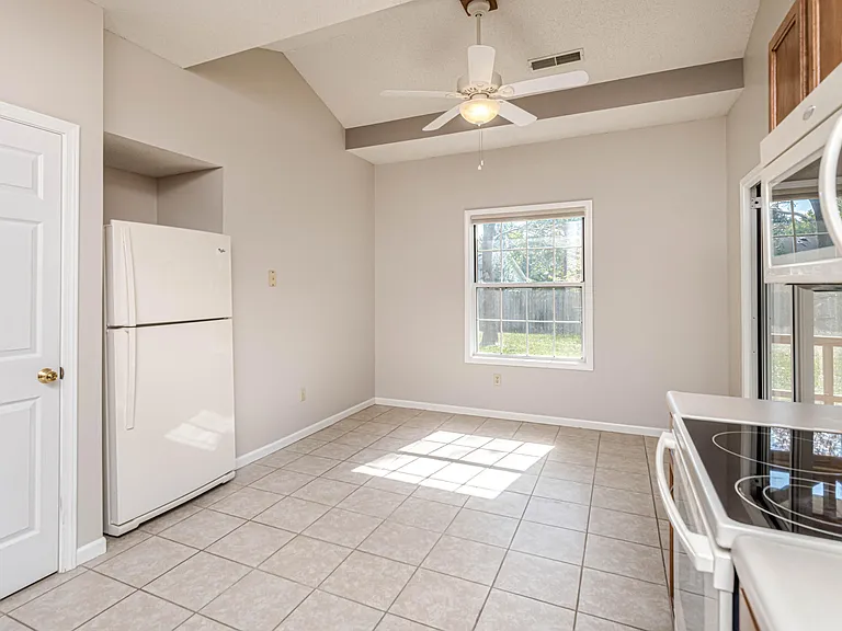 1416 Whitburn Dr — Photo 14