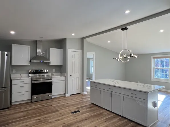 7415 Carver Rd, Gainesville, VA 20155