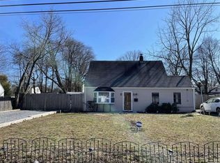18 Anne Ln, Central Islip, NY 11722