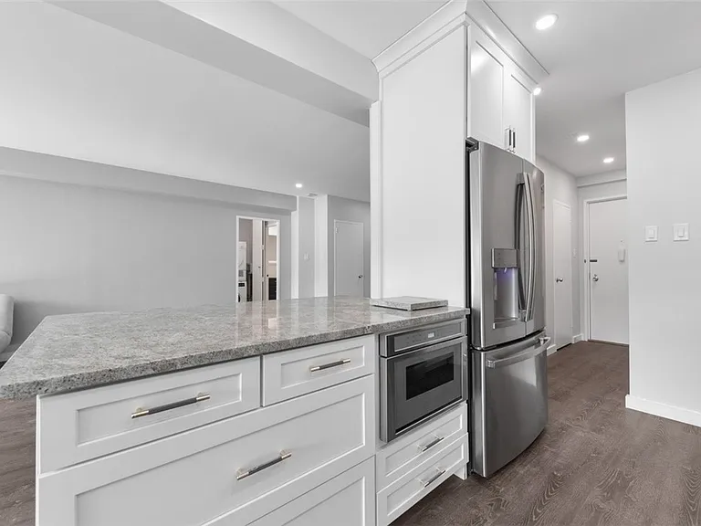 320 Fort Duquesne Blvd #8N — Photo 12