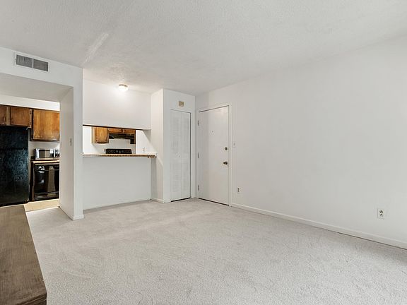 4th image of 418 Skyview Dr E
