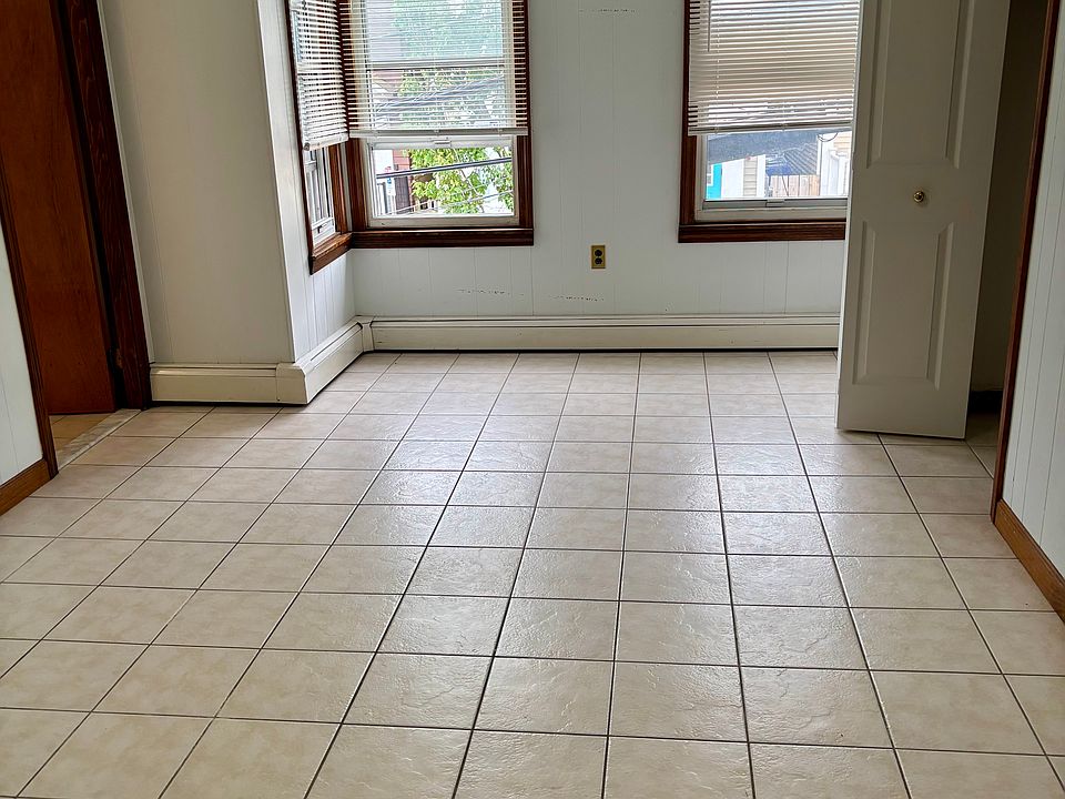 1st image of 142 Falcon St #2