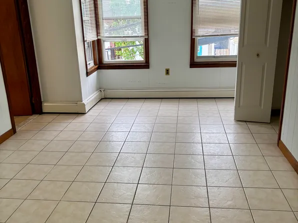 142 Falcon St #2, Boston, MA 02128