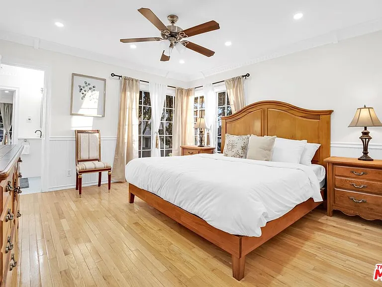 915 Edie Dr — Photo 12