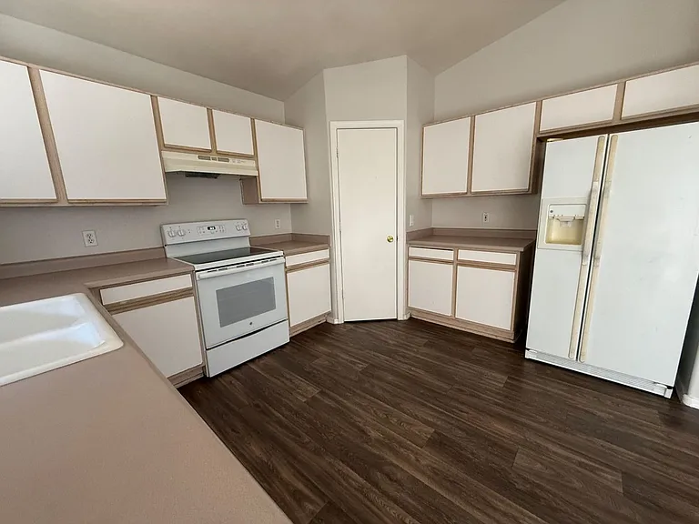 12071 W Dahlia Dr — Photo 5