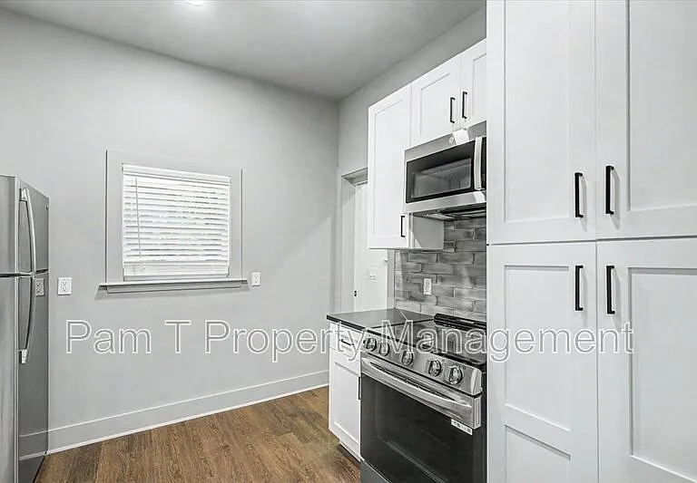 638 E 37th St #A — Photo 10
