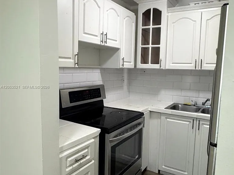 1944 SW 6th St #6 — Photo 6