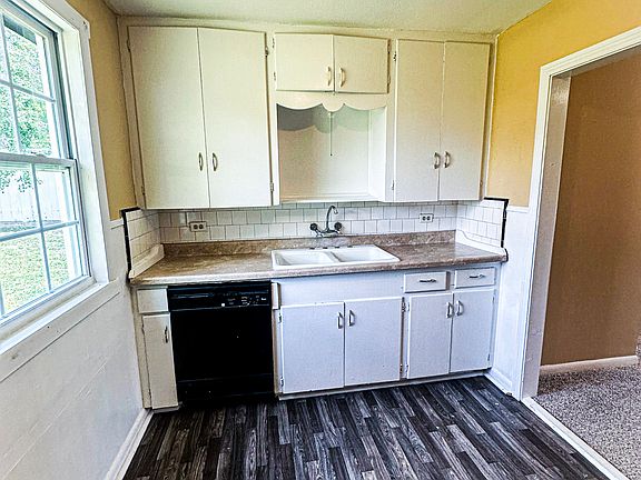4th image of 207 E Johnson St #A