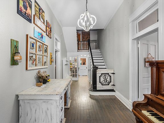 5th image of 105 Johnson St
