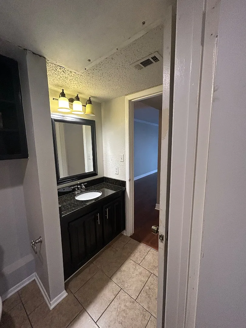 3100 Fairfield Ave - 11 B — Photo 3