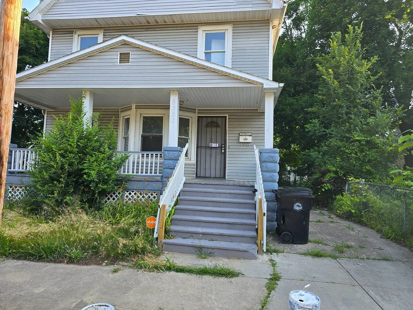 Charming 4-Bedroom Property in Prime Location — Photo 2