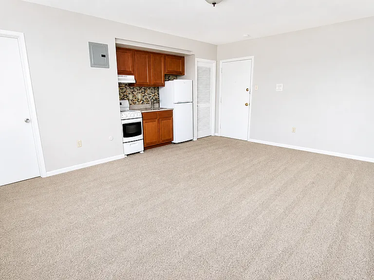 300 Melwood Ave — Photo 2