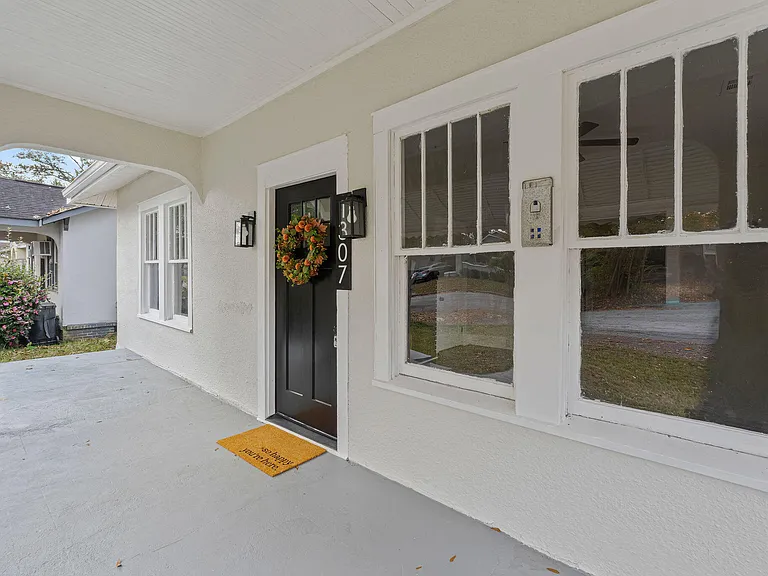 1307 Beman St — Photo 2