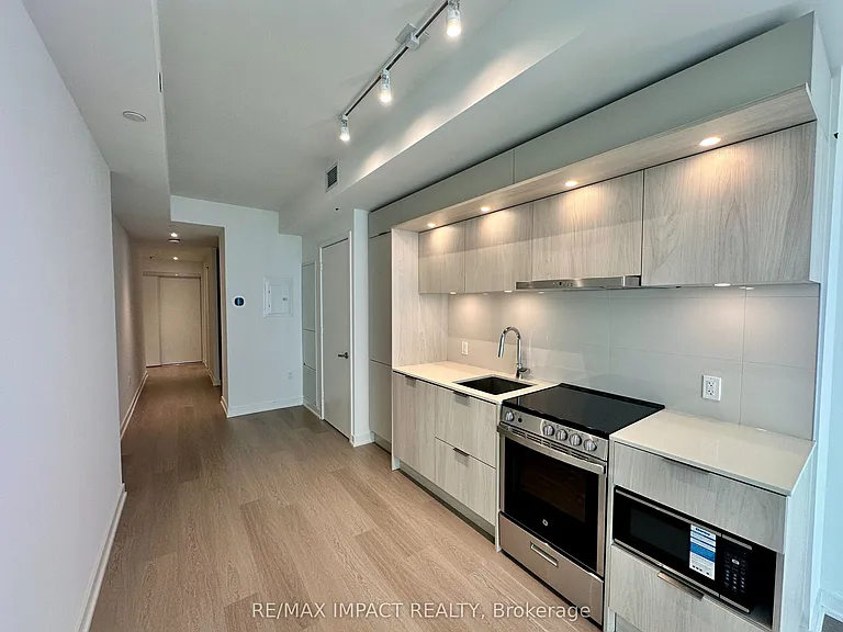 448 Burnhamthorpe Rd W — Photo 13