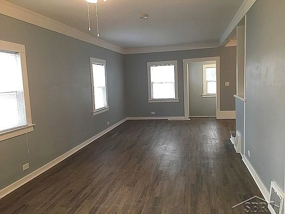 3rd image of 3100 Court St