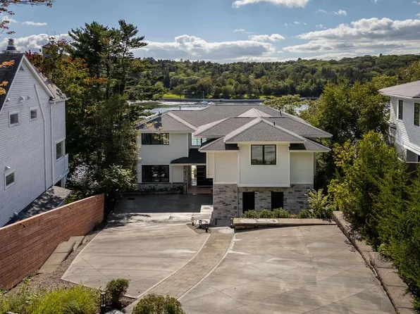 1160 Rockcliffe St, Halifax, NS B3H 3Y6