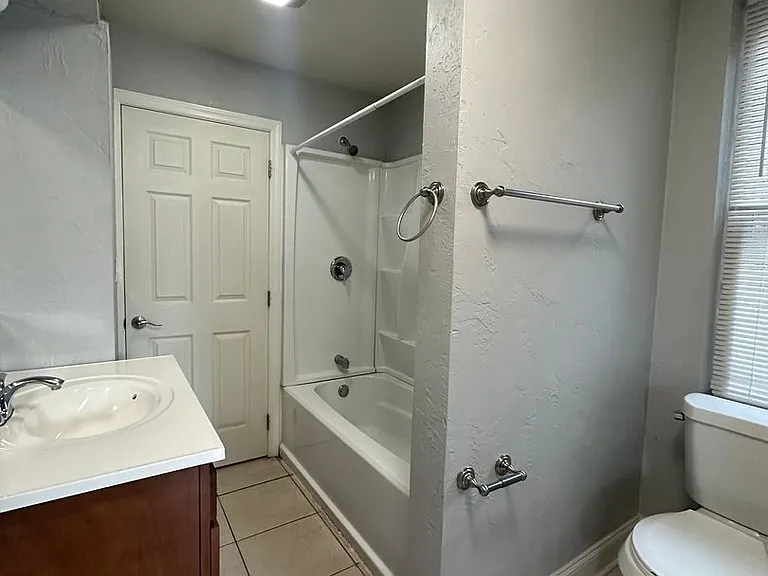 1021 East Carson Street — Photo 12
