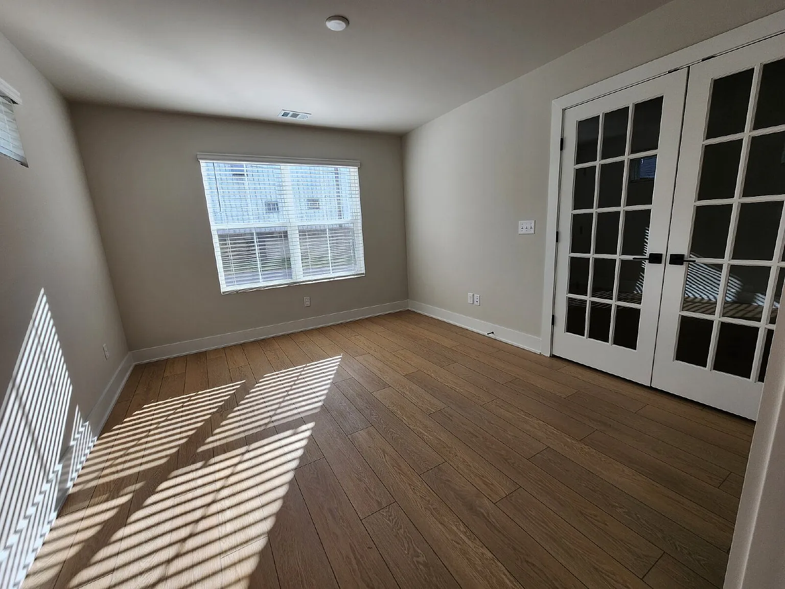 4 bed, 4.0 bath, 2092 sqft, $3,500 — Photo 2