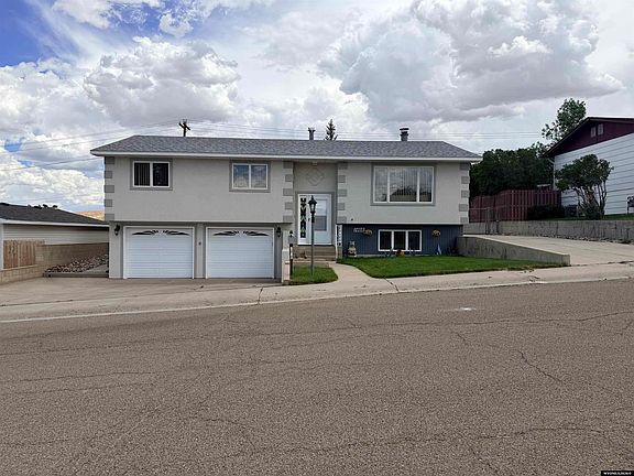 3rd image of 1408 Cottonwood Dr