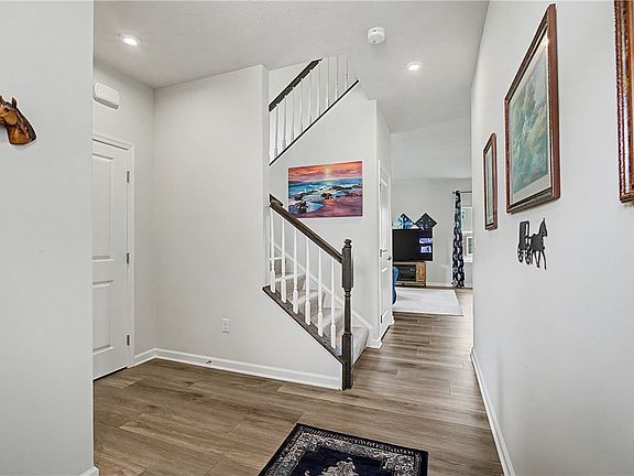 4th image of 9761 Knoll Creek Ct
