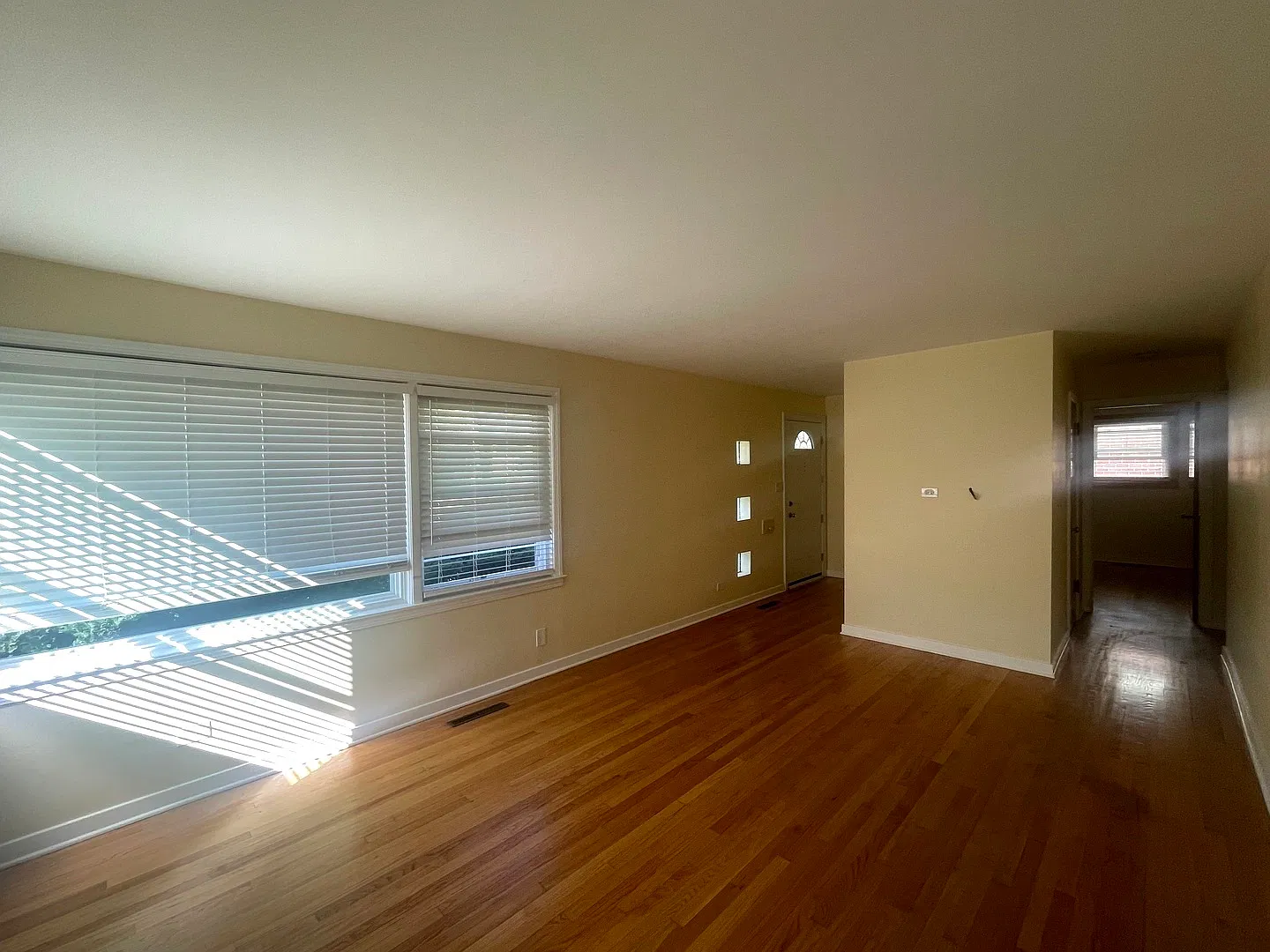 2 bed, 1001 sqft, $2,700 — Photo 3