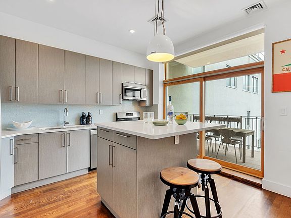 4th image of 186 India St APT 8