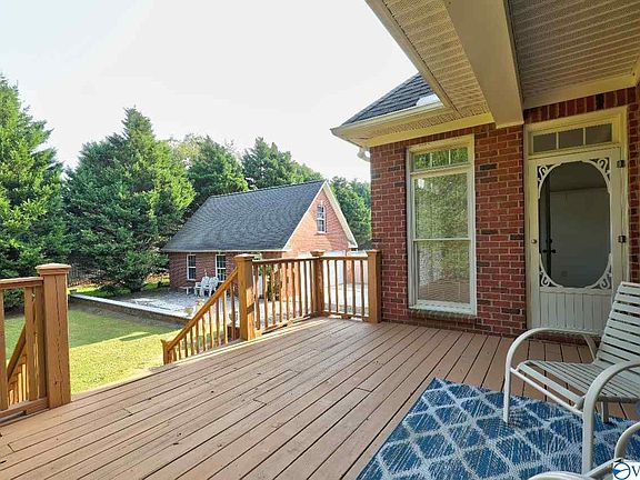4th image of 99 Holbrook Dr