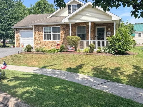 220 Patio Ct, New Bloomfield, PA 17068