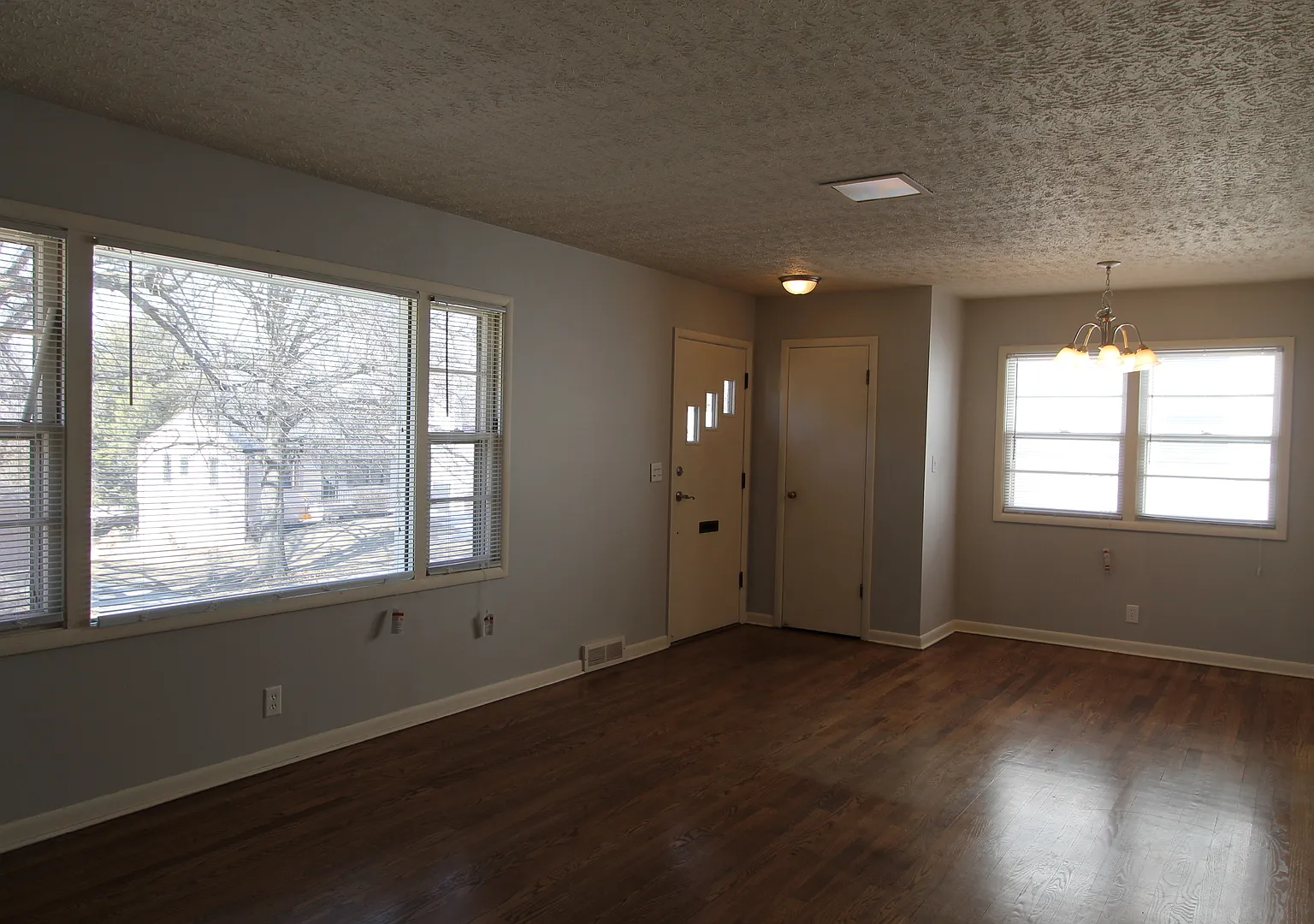 Split level 3BR 2 Bathroom Home with a finished basement. Close to Benson! — Photo 3