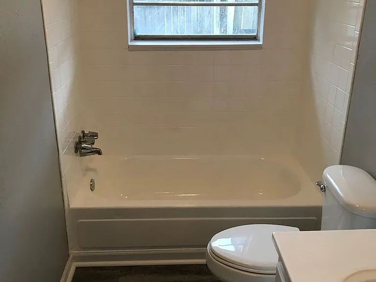 601 Robbins St — Photo 9