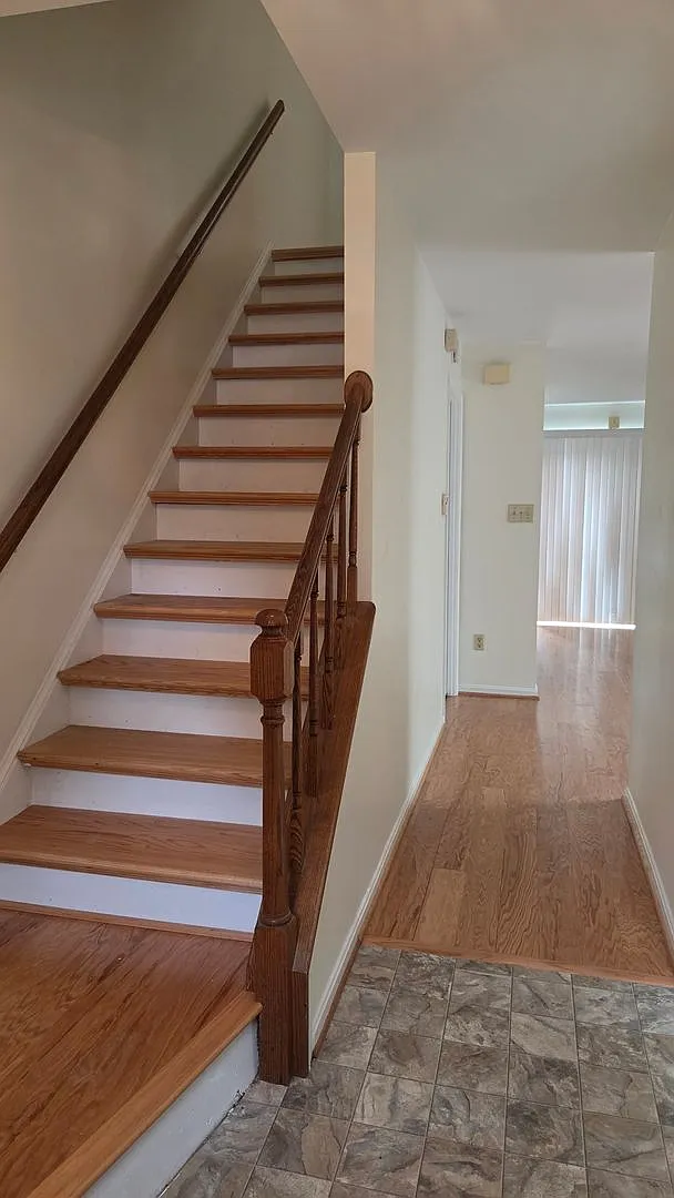 Great Arlington Location with Garage! — Photo 2