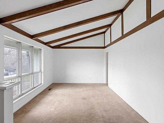 3rd image of 1729 Lakewood Cir