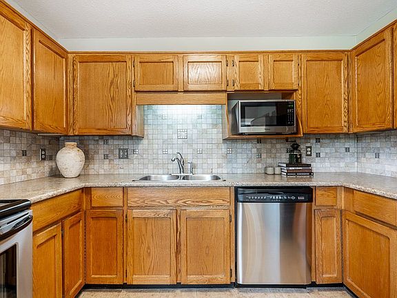 2nd image of 2989 Trafalgar St #7
