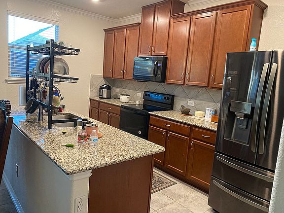3rd image of 136 Kulmbacher Dr