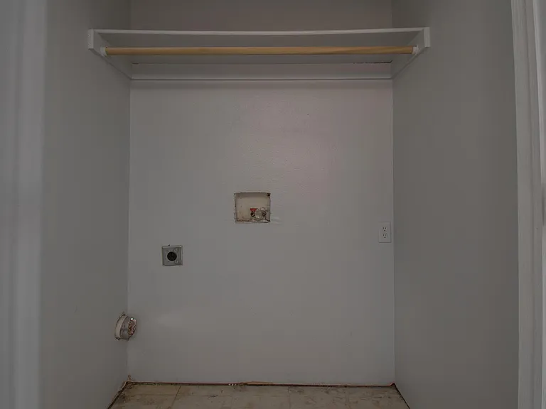 250 Meadow Ct #250 — Photo 3