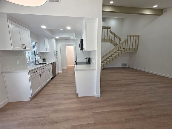 5th image of 822 Juno Ln