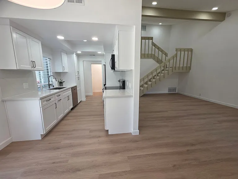 822 Juno Ln — Photo 5