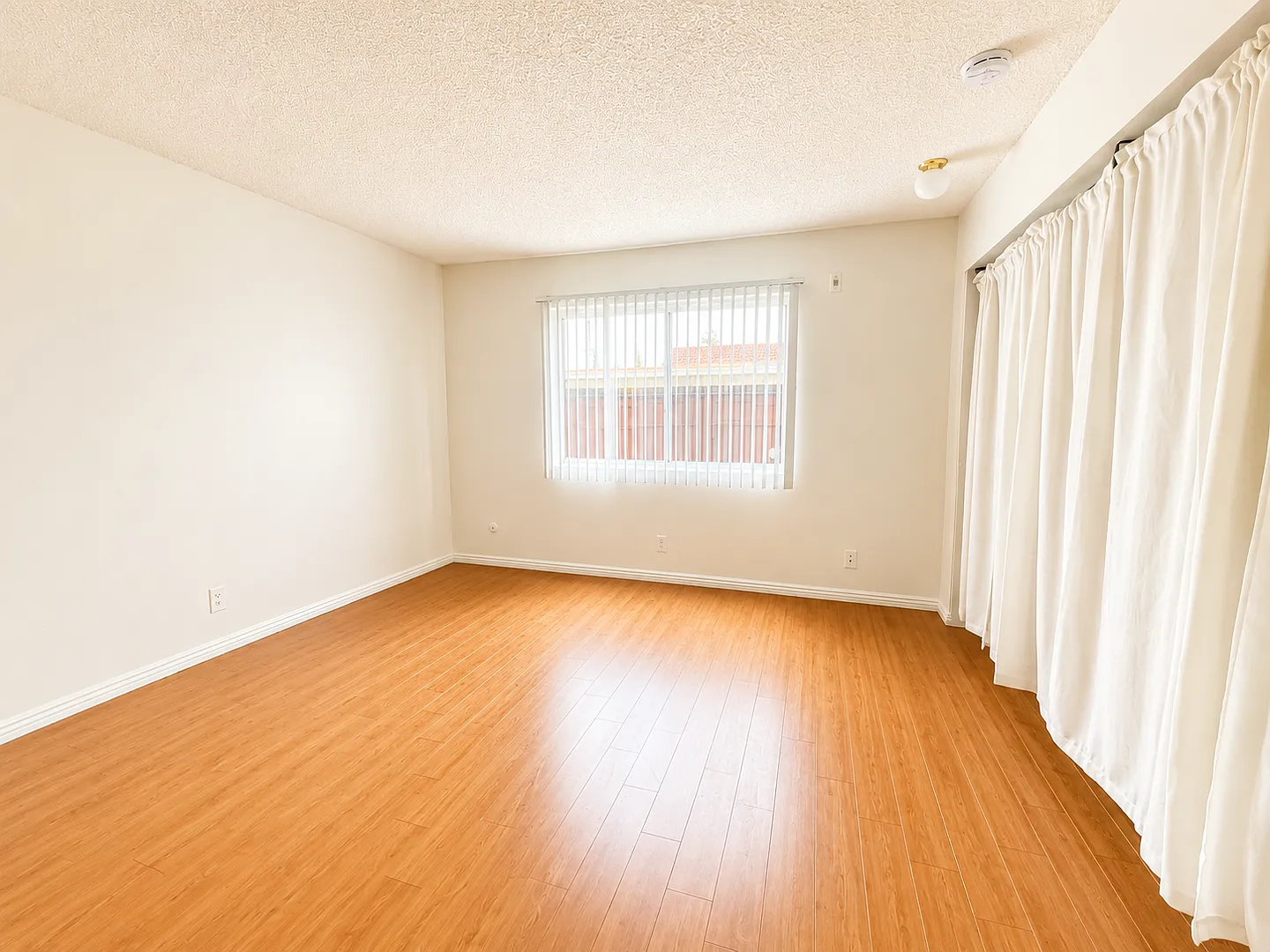 Adorable Downstairs Condo in Fullerton — Photo 4
