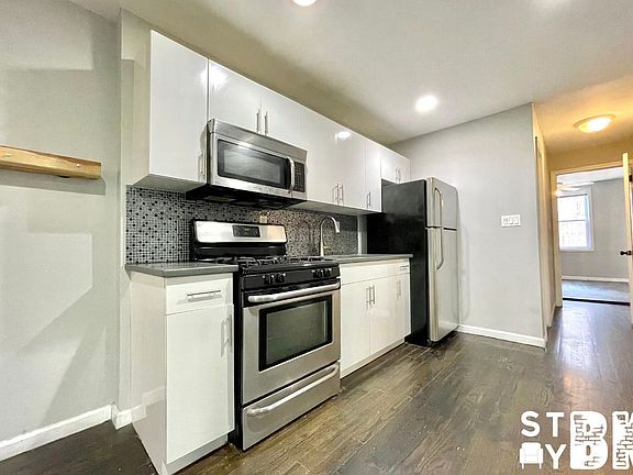 3rd image of 1296 Putnam Ave #1F
